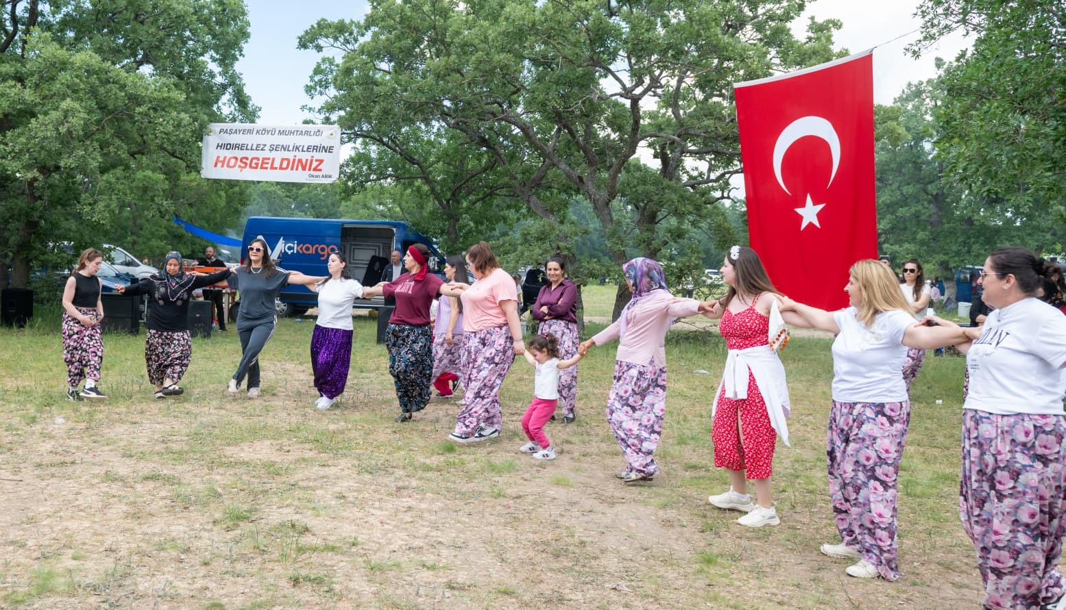 Baharın en renkli geleneği: Hıdırellez şenliklerinde yüzlerce kişi buluştu 7 baharin en renkli gelenegi hidirellez senliklerinde yuzlerce kisi bulustu 3 cYFIhXVW