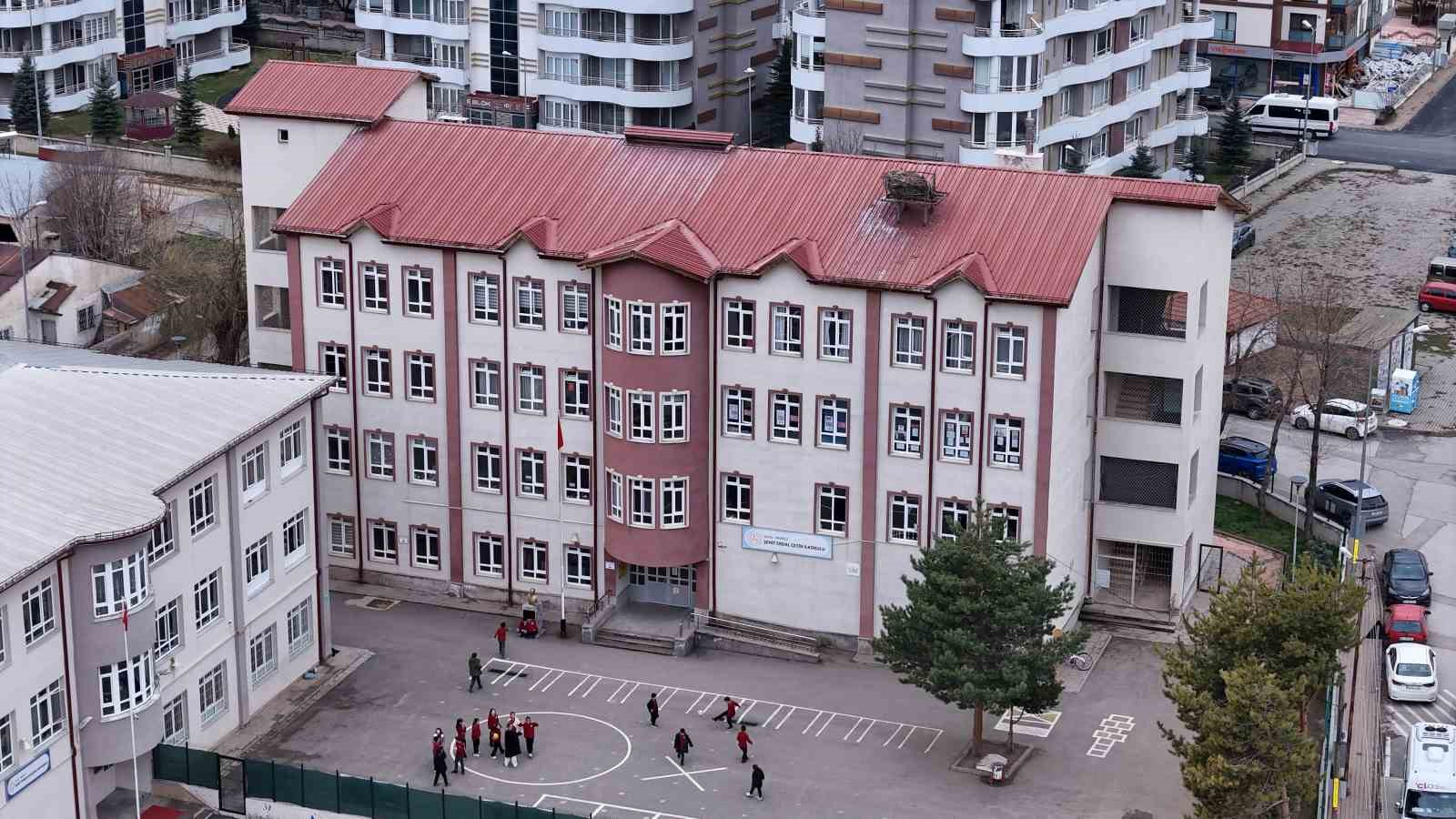Baharın habercisi leylekler bu yıl gelmedi, öğrenciler hasretle yollarını gözlemeye başladı 7 baharin habercisi leylekler bu yil gelmedi ogrenciler hasretle yollarini gozlemeye basladi 3 NtAPat2W