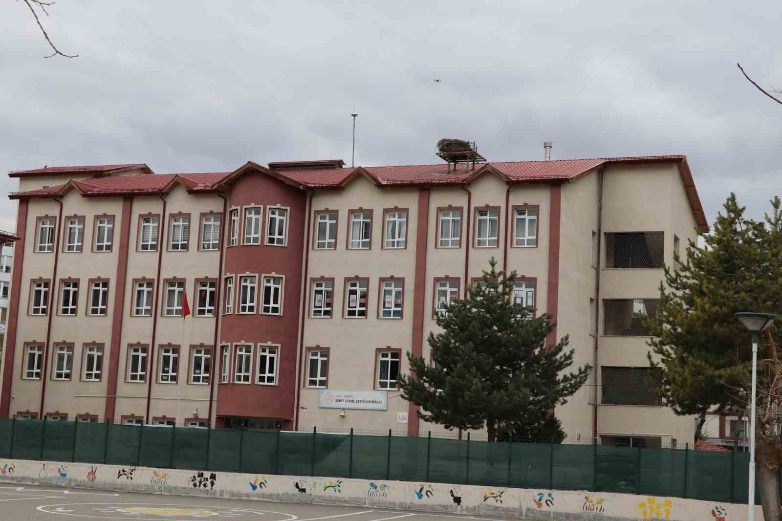 Baharın habercisi leylekler bu yıl gelmedi, öğrenciler hasretle yollarını gözlemeye başladı 8 baharin habercisi leylekler bu yil gelmedi ogrenciler hasretle yollarini gozlemeye basladi 4 46ZL9MtD