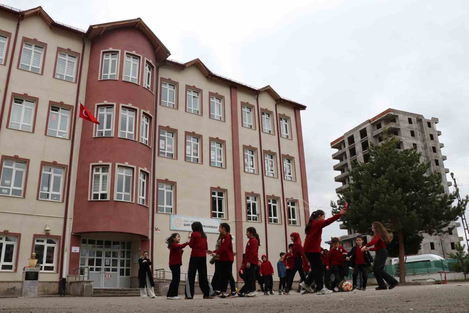 Baharın habercisi leylekler bu yıl gelmedi, öğrenciler hasretle yollarını gözlemeye başladı 9 baharin habercisi leylekler bu yil gelmedi ogrenciler hasretle yollarini gozlemeye basladi 5 53UbSDJs