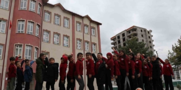 baharin-habercisi-leylekler-bu-yil-gelmedi-ogrenciler-hasretle-yollarini-gozlemeye-basladi-urMpHwWi.jpg