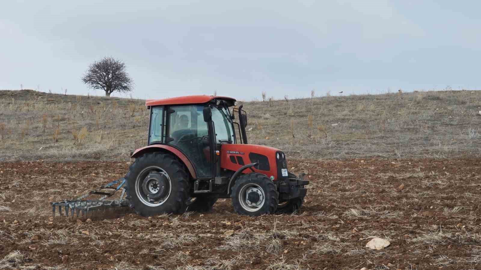 baharla birlikte tarlalarda ekim mesaisi basladi 0 dQ5WhuPf