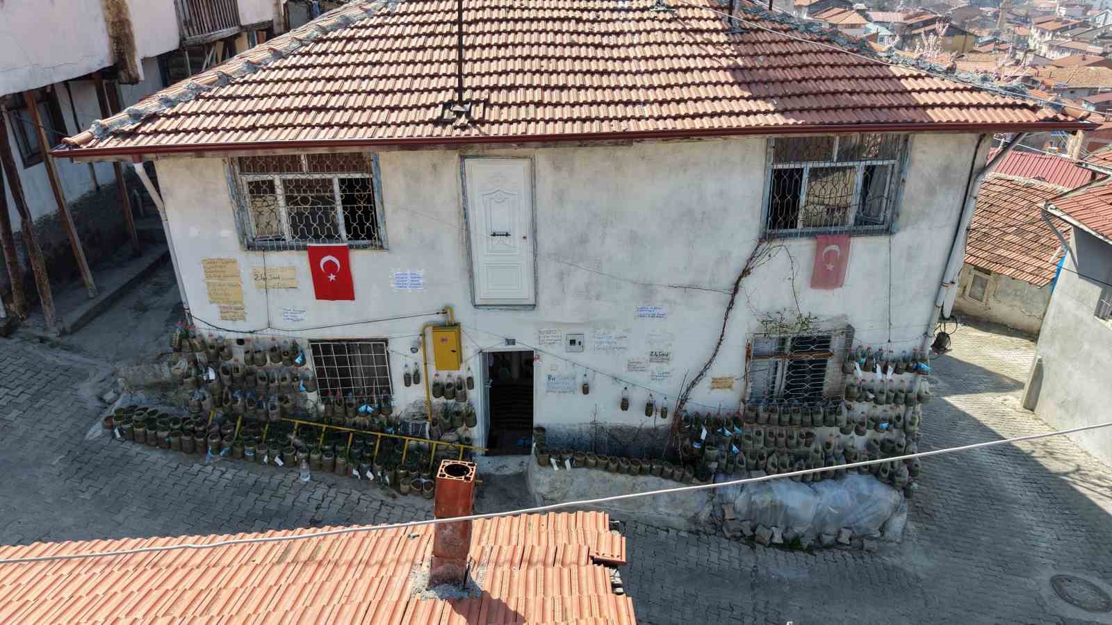 bahcede yetistiremeyince cozumu evinin duvarinda buldu 1 Kh5cGFyr