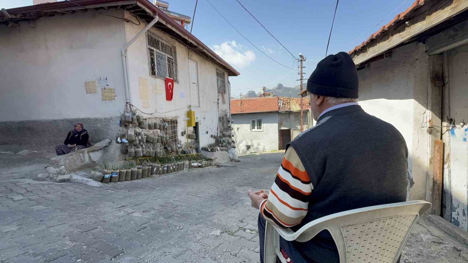 bahcede yetistiremeyince cozumu evinin duvarinda buldu 9 BDmAEmte