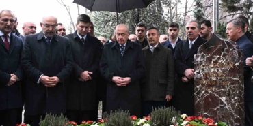 bahceli-merhum-turkesin-kabrini-ziyaret-etti-RQ7eUmJp.jpg