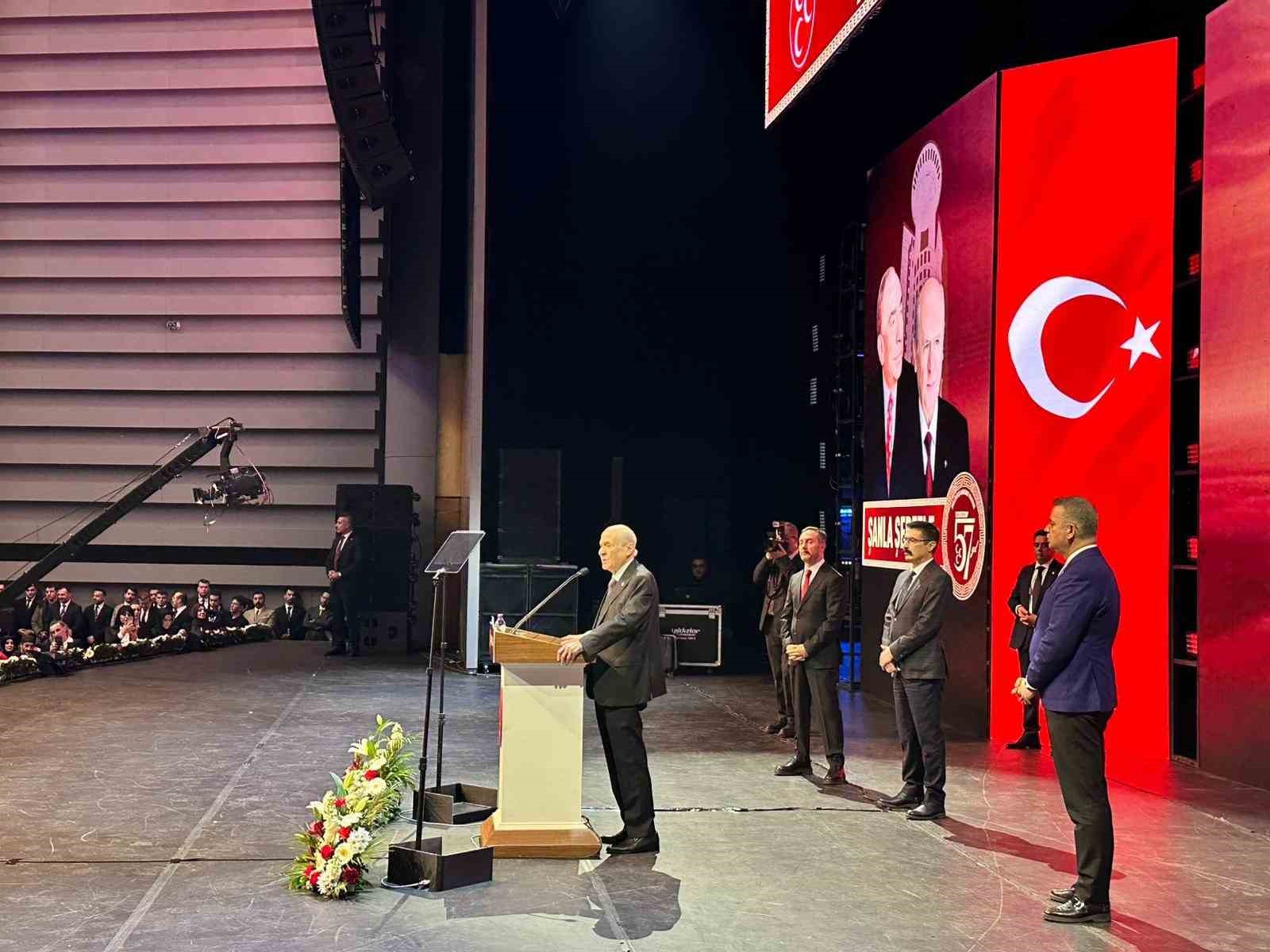 Bahçeli: "Terörsüz Türkiye’ hedefinin pratik siyasi eyleme dönüşmesiyle MHP toplumsal siyasetin merkezi olduğunu ispat etmiştir" 8 bahceli terorsuz turkiye hedefinin pratik siyasi eyleme donusmesiyle mhp toplumsal siyasetin merkezi oldugunu ispat Bl8u3Q7q