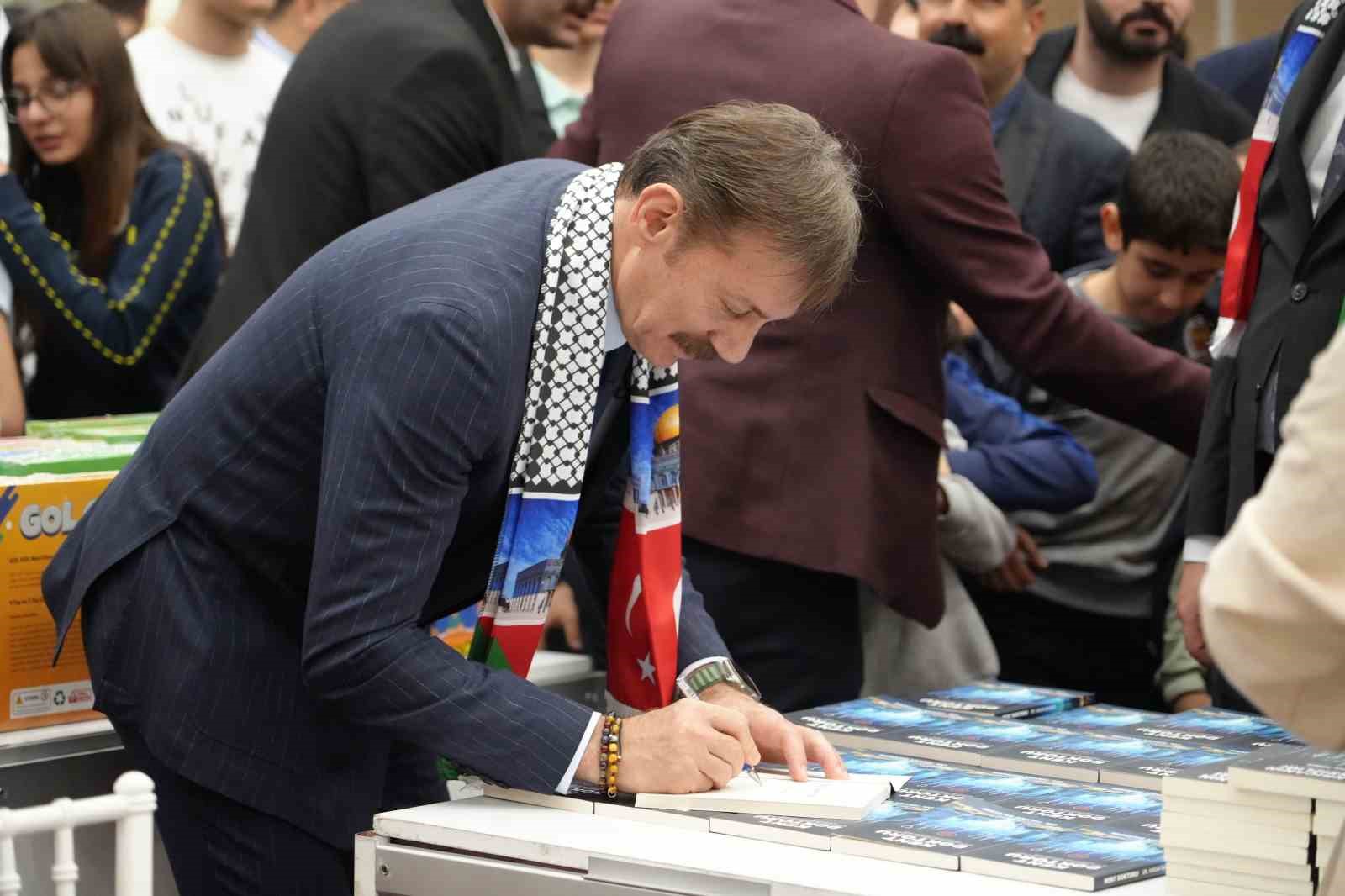 bahcelievler 4 ulusal kitap fuari kapilarini acti 2 BpVPzrgu