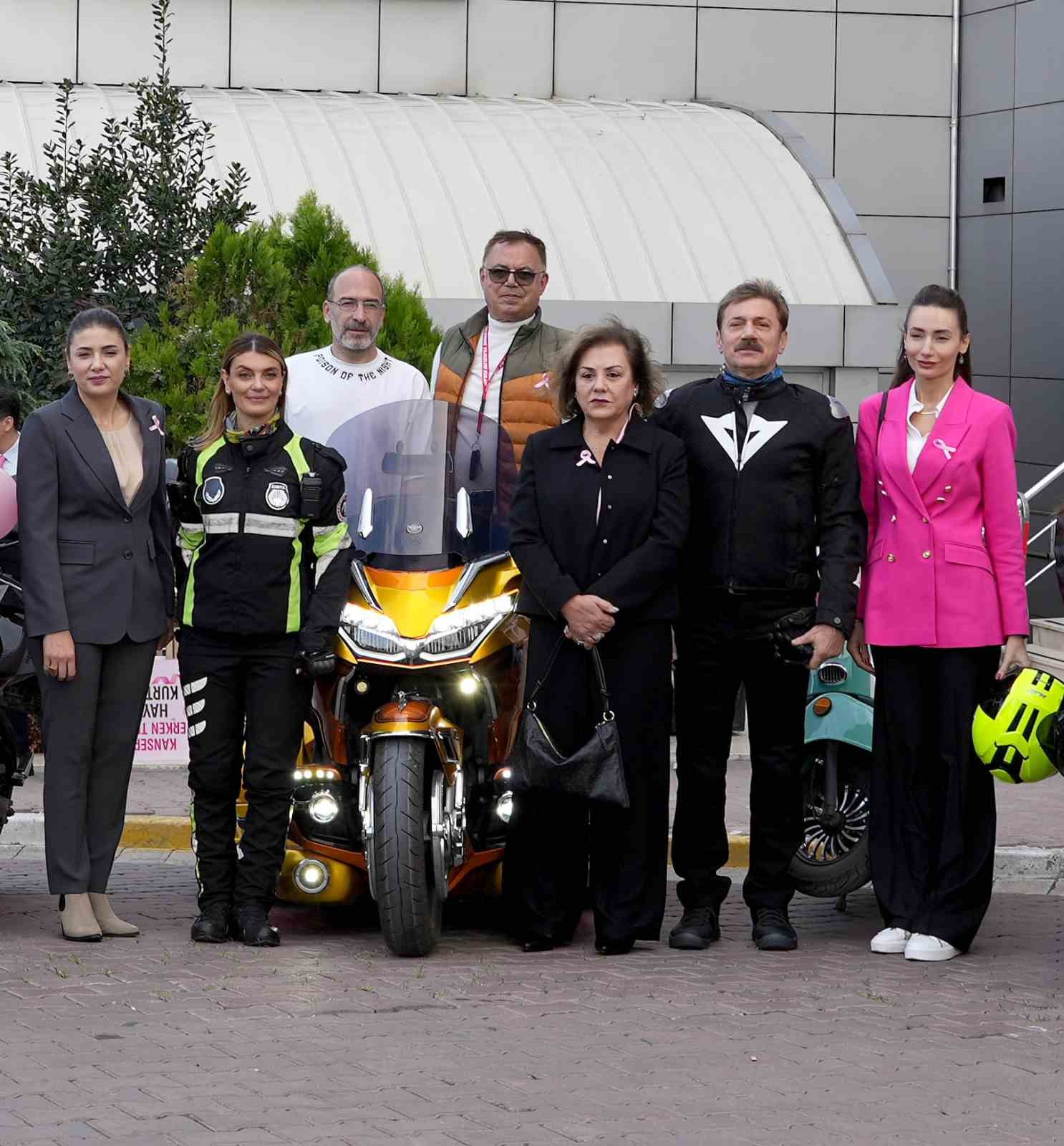 Bahçelievler Belediye Başkanı Bahadır motosiklete bindi, meme kanserine dikkat çekti 21 bahcelievler belediye baskani bahadir motosiklete bindi meme kanserine dikkat cekti 17 ZHvrbmyK