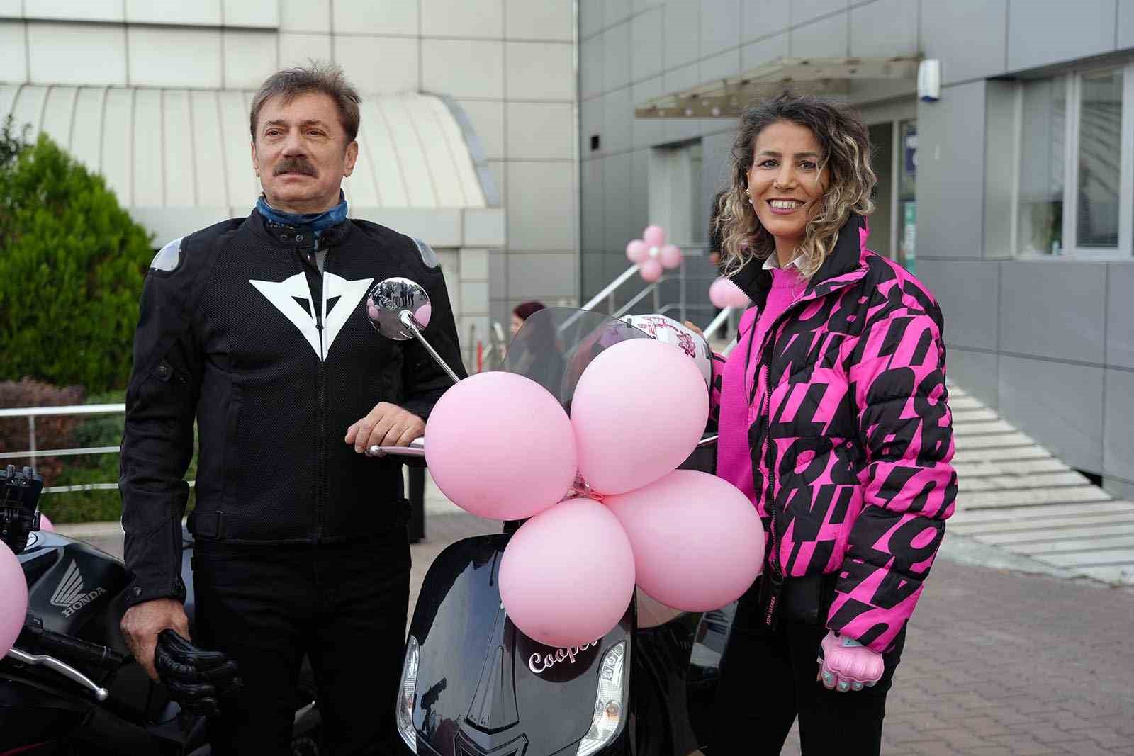 Bahçelievler Belediye Başkanı Bahadır motosiklete bindi, meme kanserine dikkat çekti 12 bahcelievler belediye baskani bahadir motosiklete bindi meme kanserine dikkat cekti 8 QK8EhPgS