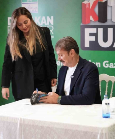 bahcelievler-belediye-baskani-hakan-bahadir-soylesi-ve-imza-gunu-yapti-9d1hRXXi.jpg