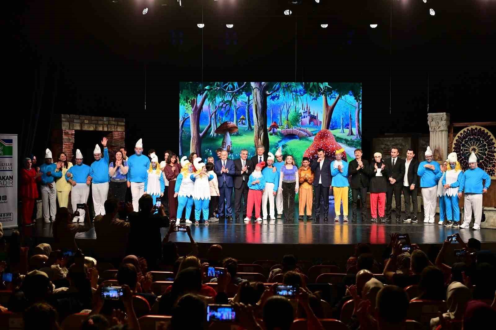 Bahçelievler Belediyesi’nce Engelliler Haftası çerçevesinde "Şirinler" tiyatro oyunu sahnelendi 4 bahcelievler belediyesince engelliler haftasi cercevesinde sirinler tiyatro oyunu sahnelendi 0 f3XsKgdA