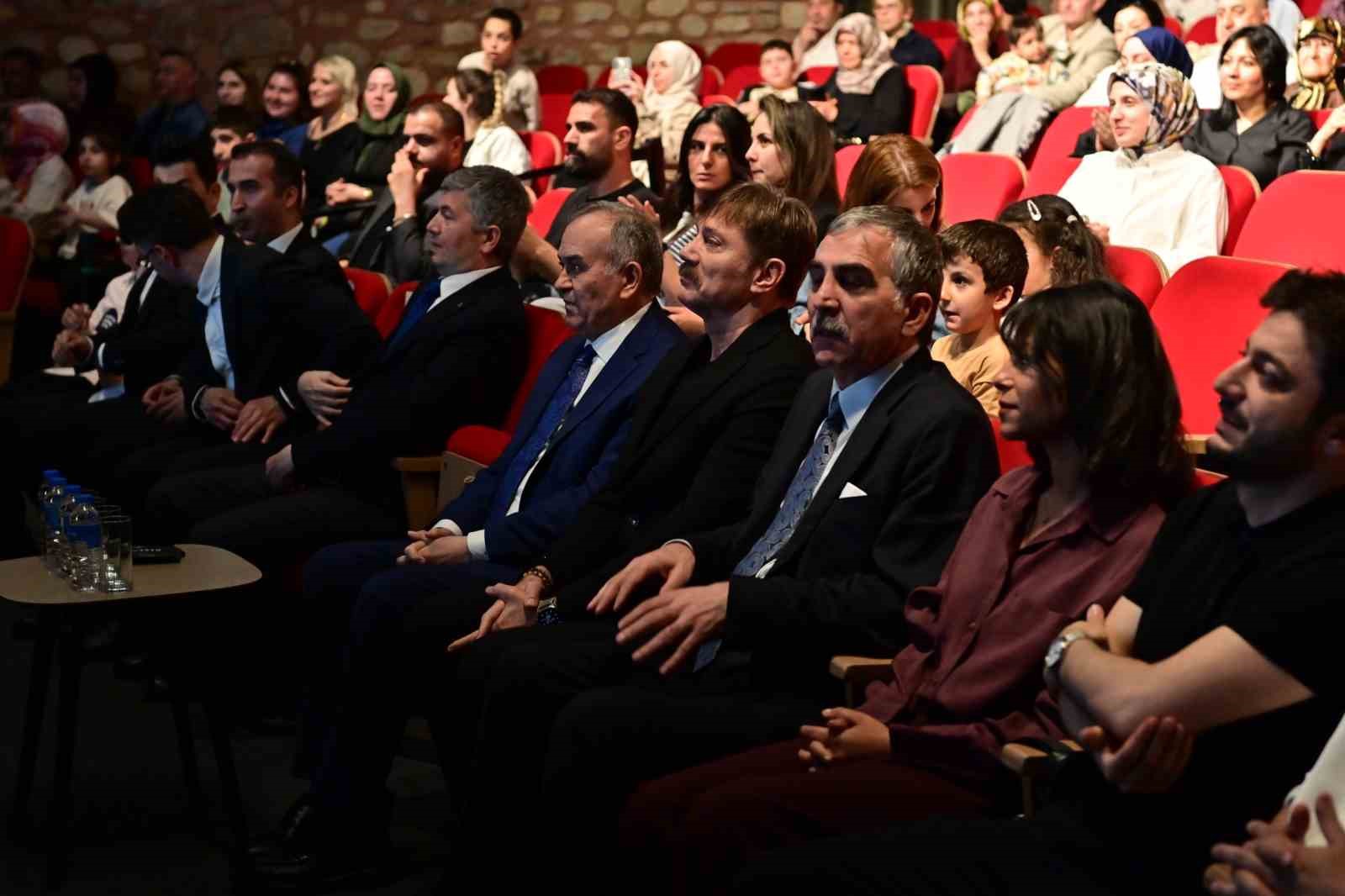 Bahçelievler Belediyesi’nce Engelliler Haftası çerçevesinde "Şirinler" tiyatro oyunu sahnelendi 5 bahcelievler belediyesince engelliler haftasi cercevesinde sirinler tiyatro oyunu sahnelendi 1 IjaHbqRm