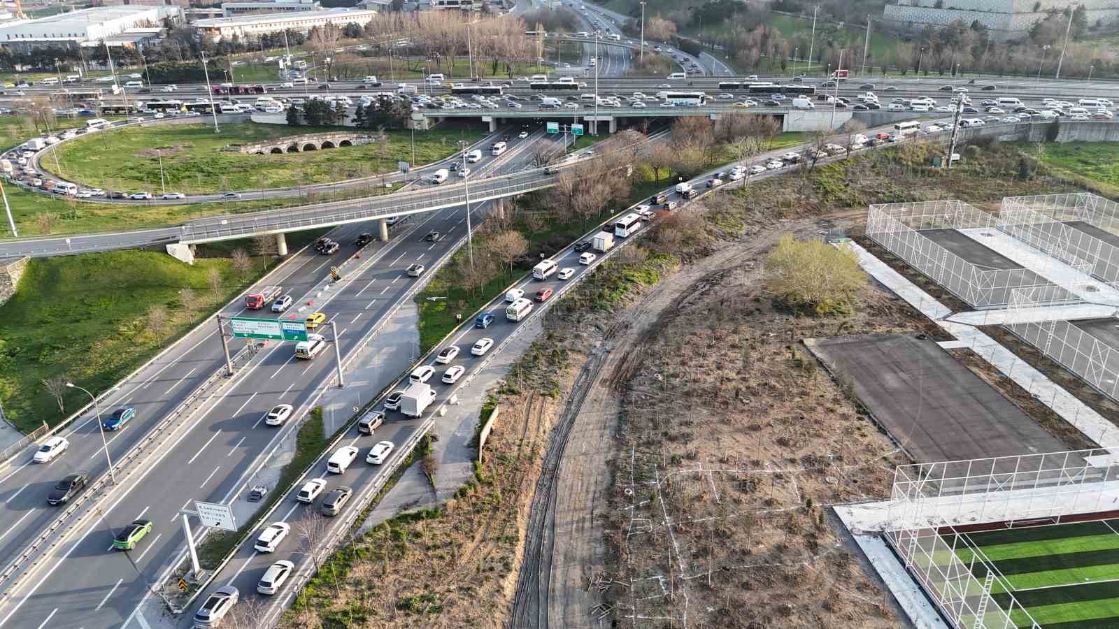bahcelievler cobancesme kavsagindaki trafige vatandaslardan tepki 2 WHm5rVgv