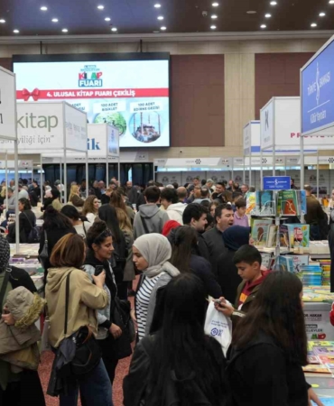 bahcelievler-kitap-fuarini-15-milyon-kitapsever-ziyaret-etti-CCfVwx7Y.jpg