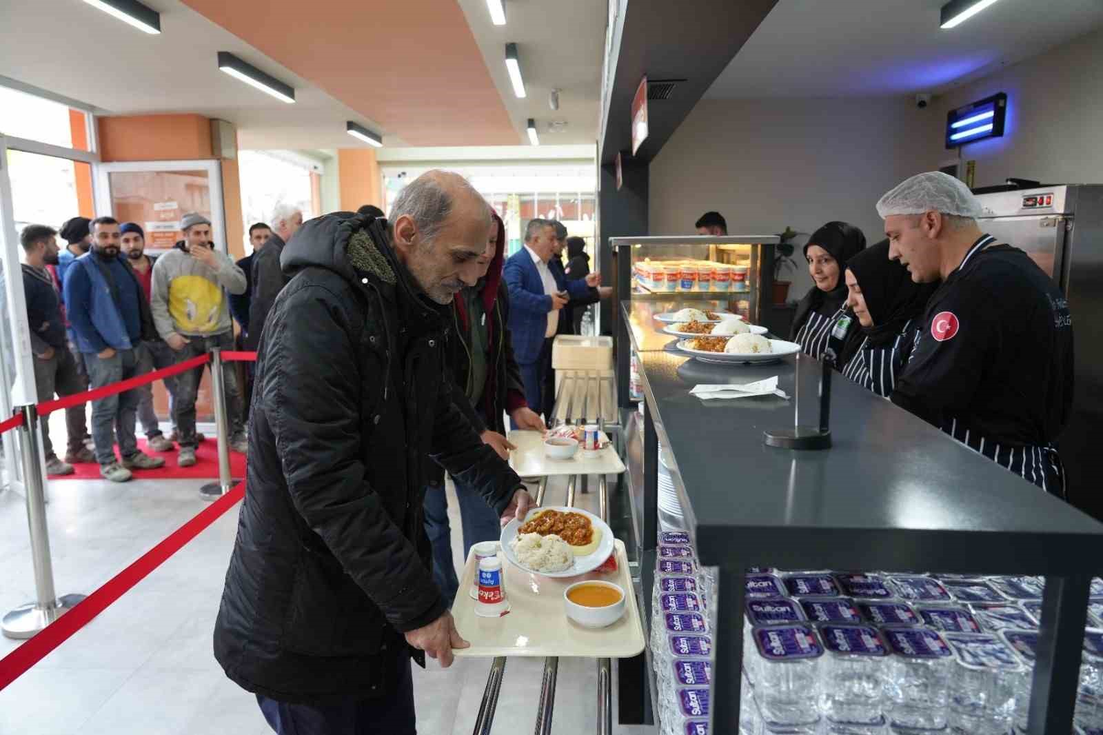 bahcelievler semt lokantasi acildi 55 liraya 4 cesit yemek 3 PmdrSuEc
