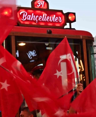 bahcelievlerde-15-temmuz-sehitleri-yuruyusle-anildi-SLjjlvn1.jpg