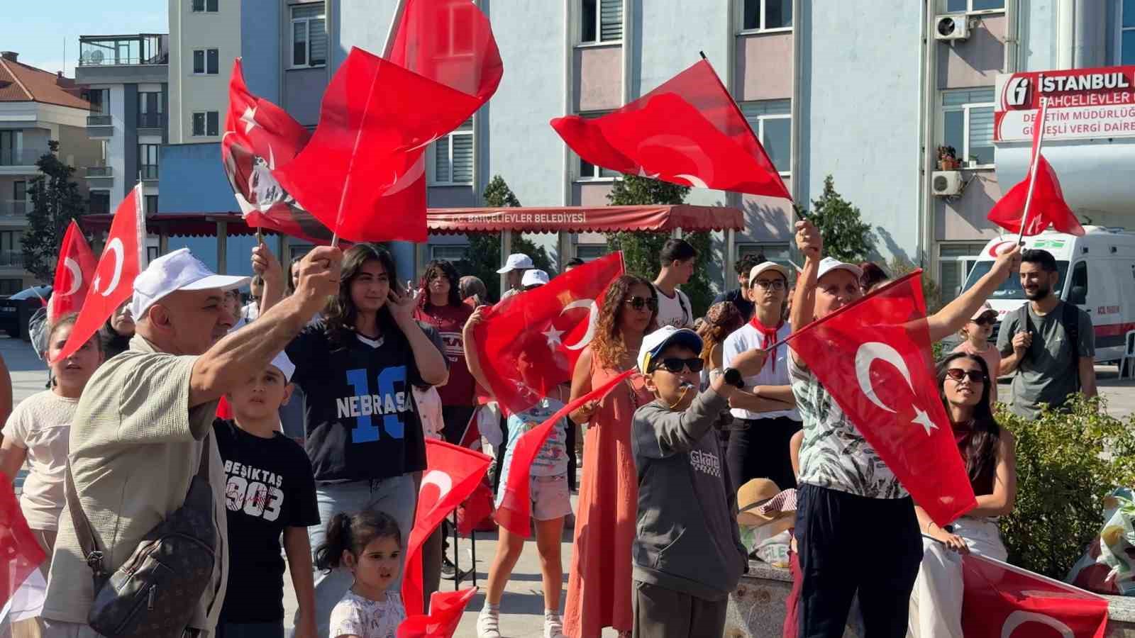 Bahçelievler’de A Milli Kadın Voleybol Takımı’nın zaferi dev ekranda izlendi 6 bahcelievlerde a milli kadin voleybol takiminin zaferi dev ekranda izlendi 2 WETlHOIM