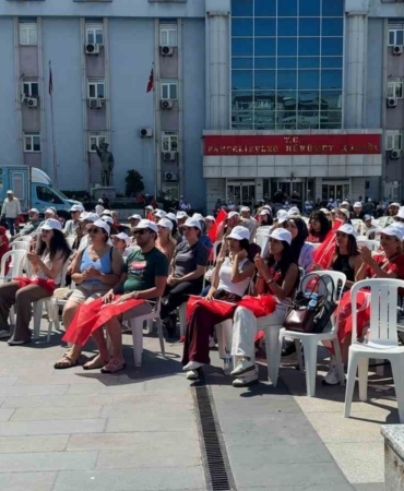 bahcelievlerde-a-milli-kadin-voleybol-takiminin-zaferi-dev-ekranda-izlendi-SUT1aini.jpg