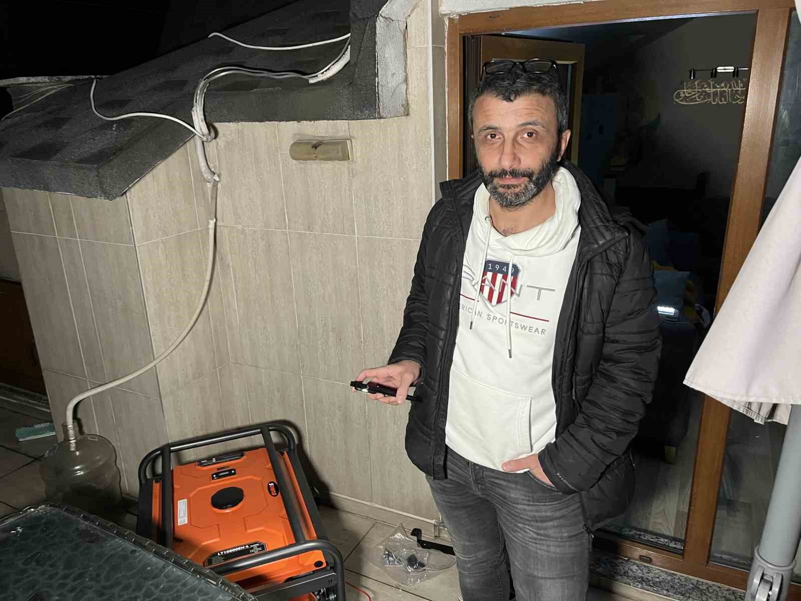 bahcelievlerde iftar vakti yasanan elektrik kesintisine vatandaslar tepki gosterdi 1 2FAIS39V