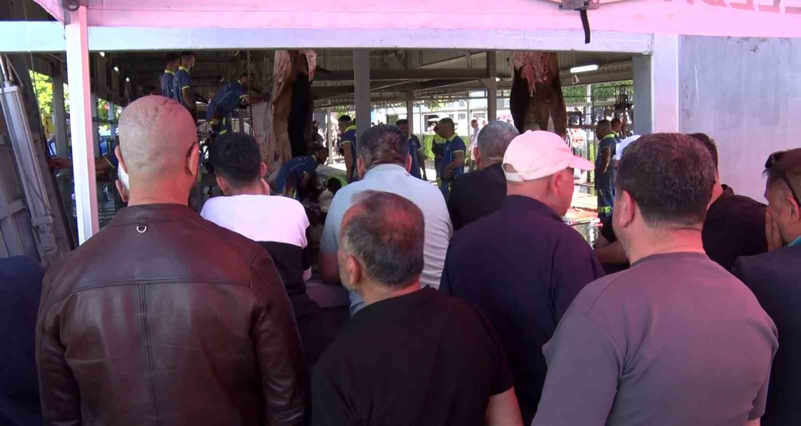 bahcelievlerde ilk kurban kesimleri yapildi 2 D8Nm6BrV