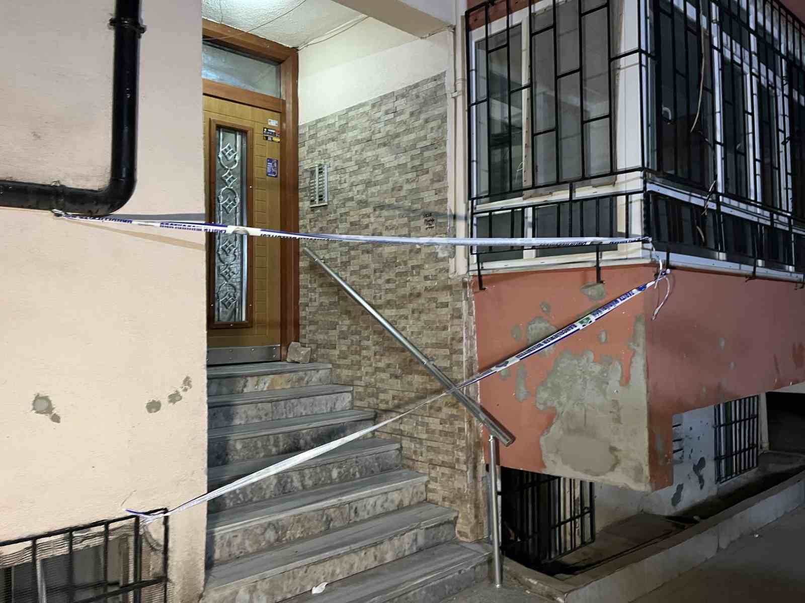 bahcelievlerde insaat calismasinda zemininde bosluk olusan 4 katli bina muhurlendi 9 7JSpZukE