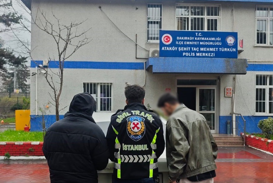 bahcelievlerde makas atan suruculer kameraya yansidi 0 YLhX3pLd