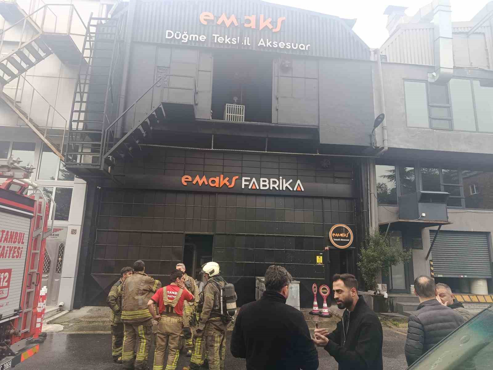 bahcelievlerde polyester fabrikasinda korkutan yangin 0