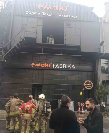 bahcelievlerde-polyester-fabrikasinda-korkutan-yangin-gUdYnQgO.jpg