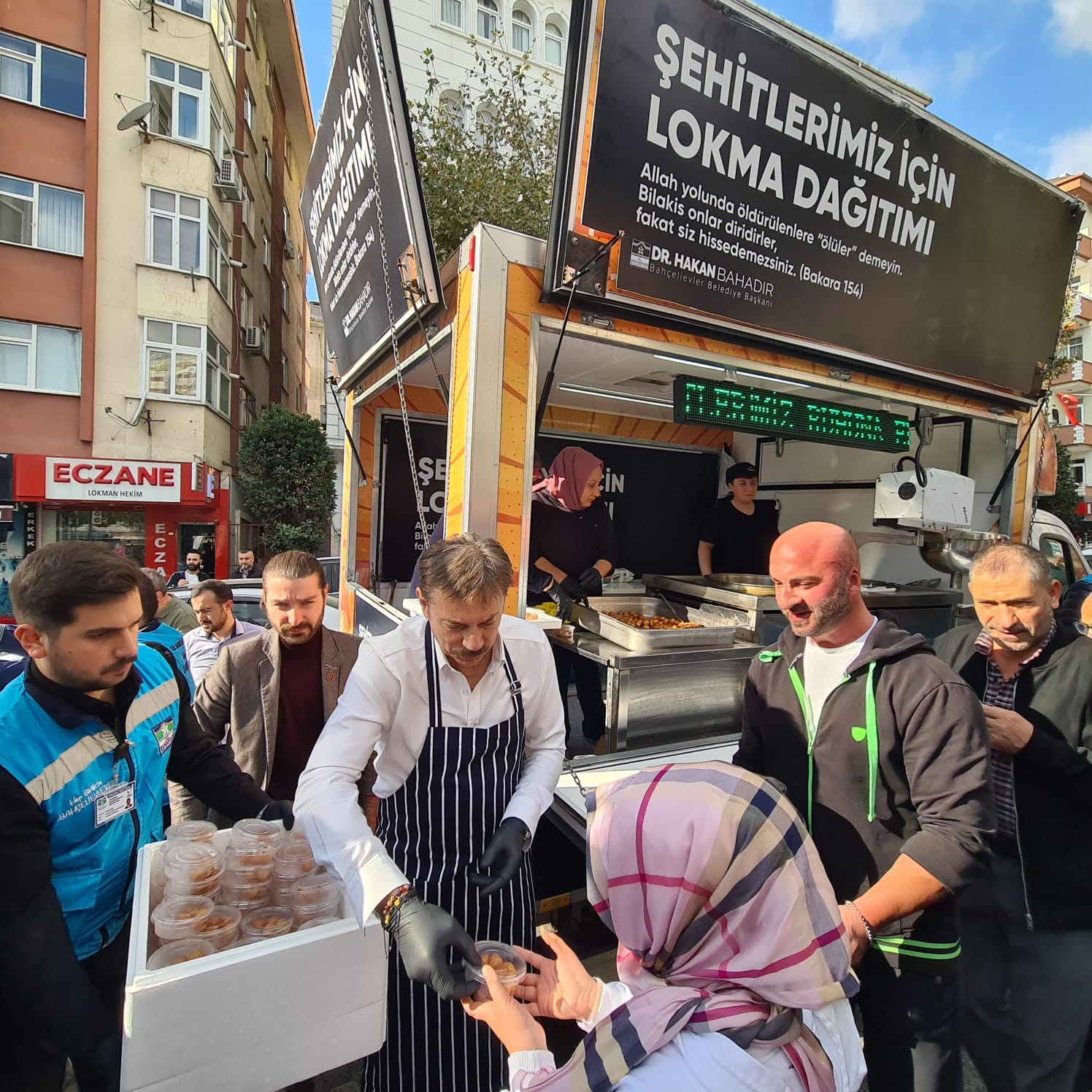 bahcelievlerde sehitler icin mevlit okutuldu lokma dagitildi 5 tROm7pJY