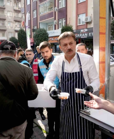 bahcelievlerde-sehitler-icin-mevlit-okutuldu-lokma-dagitildi-PDJHLl9Z.jpg