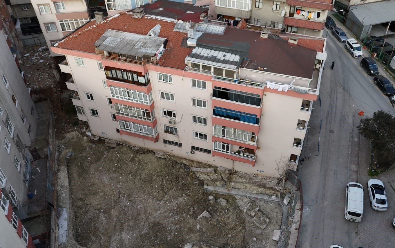bahcelievlerde temeli kayan bina havadan goruntulendi 2 VIPYRWk9