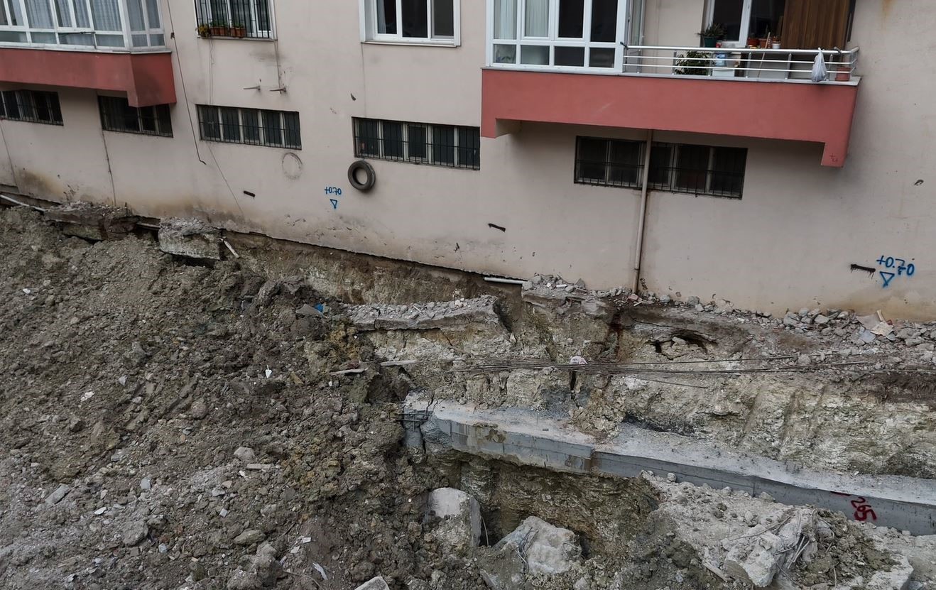 bahcelievlerde temeli kayan bina havadan goruntulendi 3 IedO84Pe