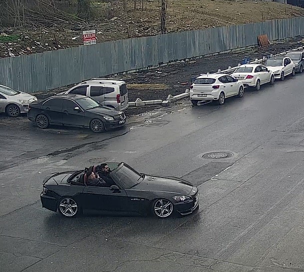 bahcelievlerde trafik saatinde drift dehseti kamerada 1 XhrU3DGN