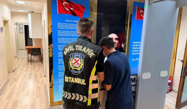 bahcelievlerde-trafikte-saldiri-surucuye-180-bin-lira-ceza-ehliyetine-el-konuldu-3Xu8DfYP.jpg