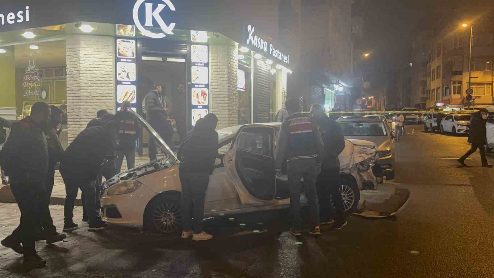 bahcelievlerde uyusturucu saticilarina operasyon jandarmaya ates acildi 4 wCzI5qIW