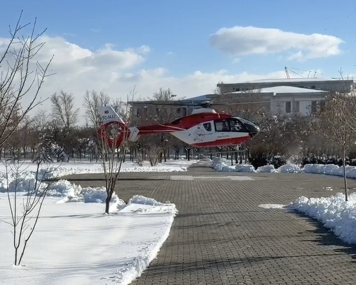 bahcesarayda 37 haftalik gebe helikopter ambulansla vana sevk edildi 1 npZd4V1C