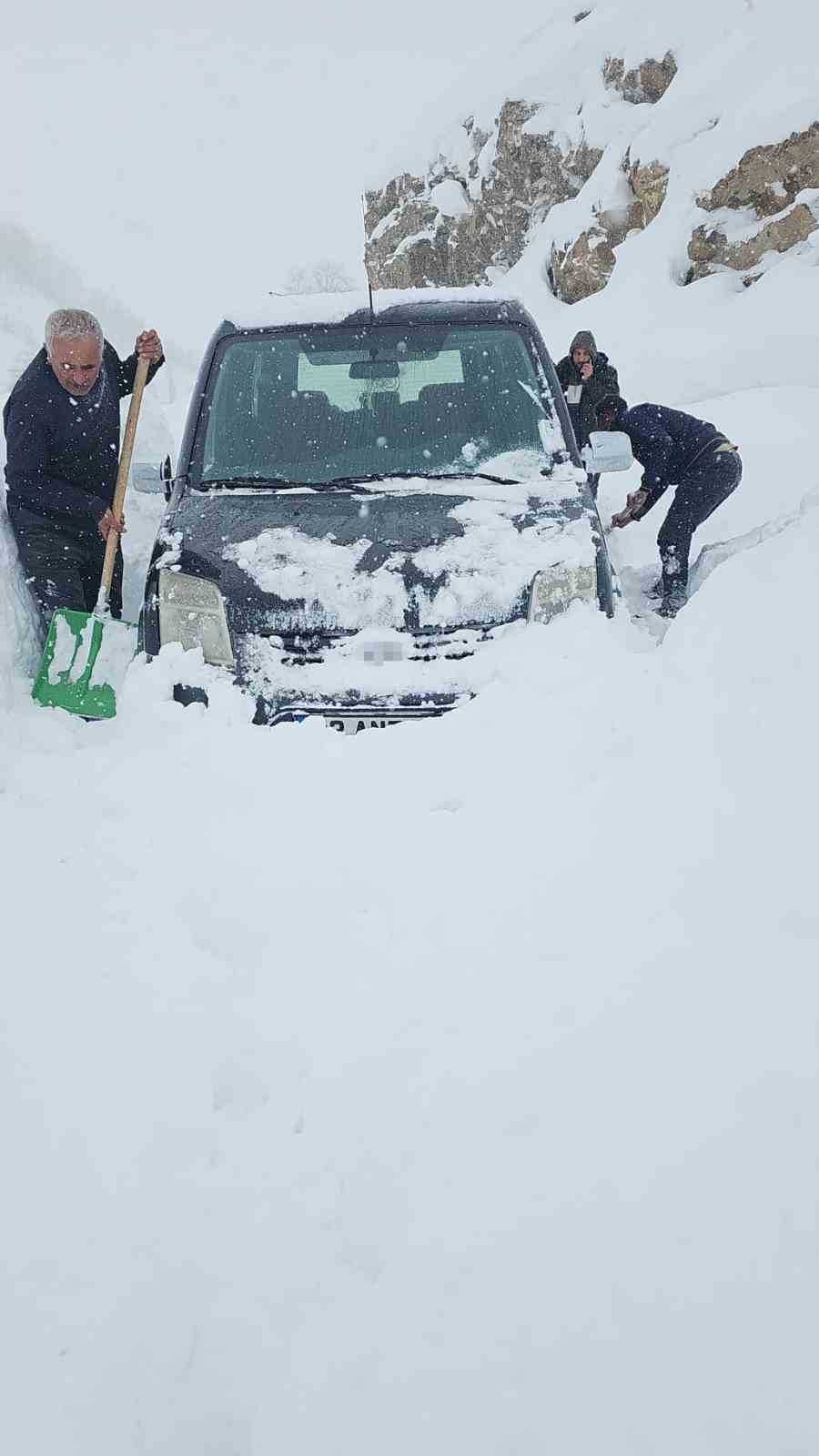 bahcesarayda cig faciasi son anda atlatildi aractaki aile olumden dondu 4 UQezqMqU