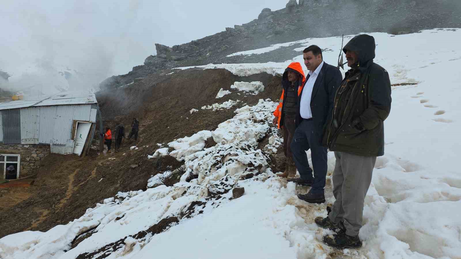 Bahçesaray’da heyelan bir eve zarar verdi 7 bahcesarayda heyelan bir eve zarar verdi 3 aA81QcsL