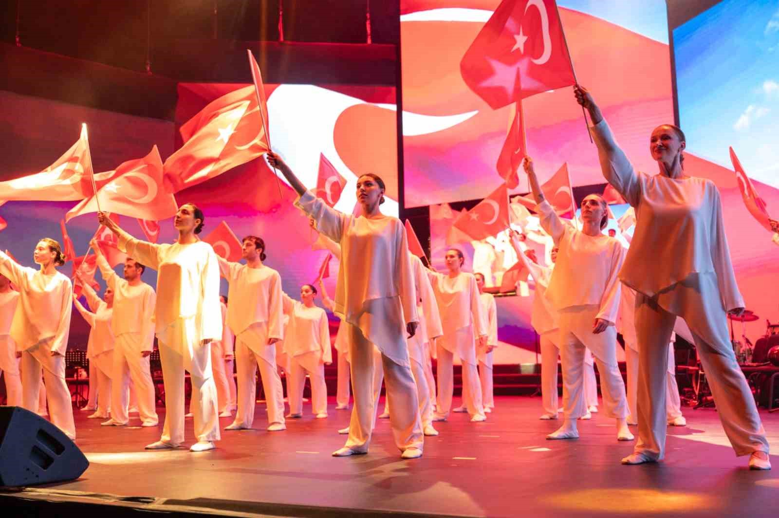 bahcesehir koleji ogrencileri cumhuriyet icin sahne aldi 0 GswpXJdE