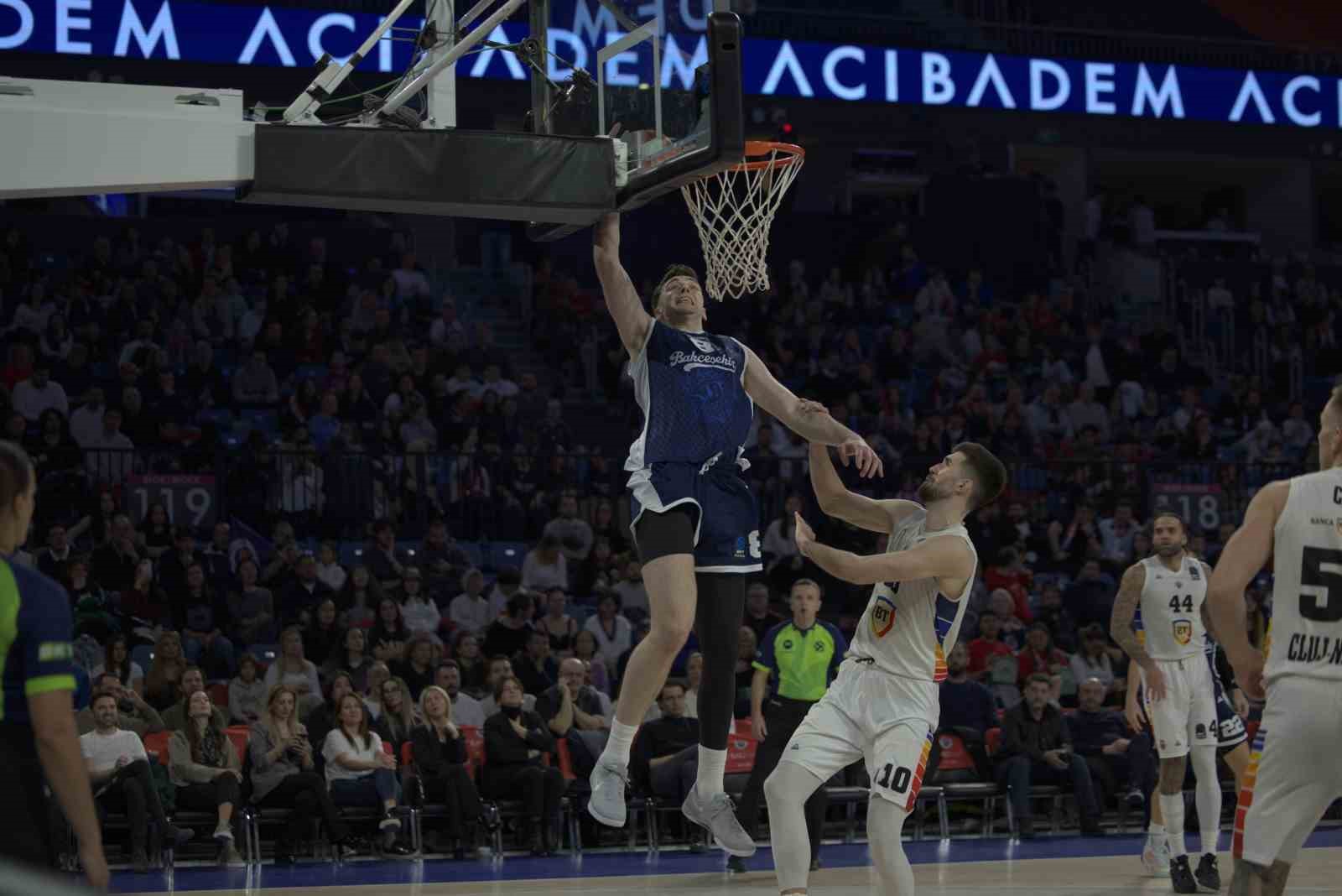 bahcesehir koleji yari finalde 3 XTvaStBY
