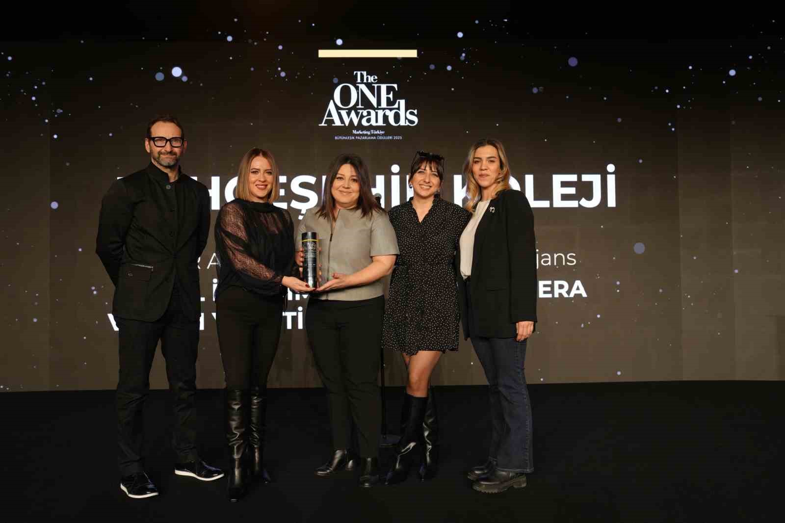 bahcesehir kolejine the one awardstan yilin itibarlisi odulu 0 hXrcOCnq