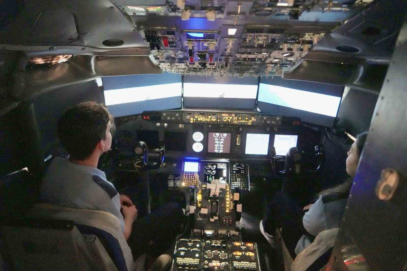 bahcesinde boeing 737 egitim ucagi ve f 4 phantom ile gelecegin havacilarini yetistiren lise 15