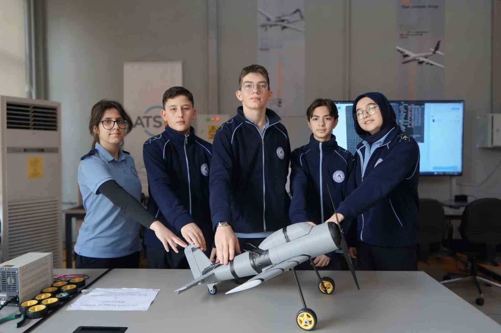 bahcesinde boeing 737 egitim ucagi ve f 4 phantom ile gelecegin havacilarini yetistiren lise 3