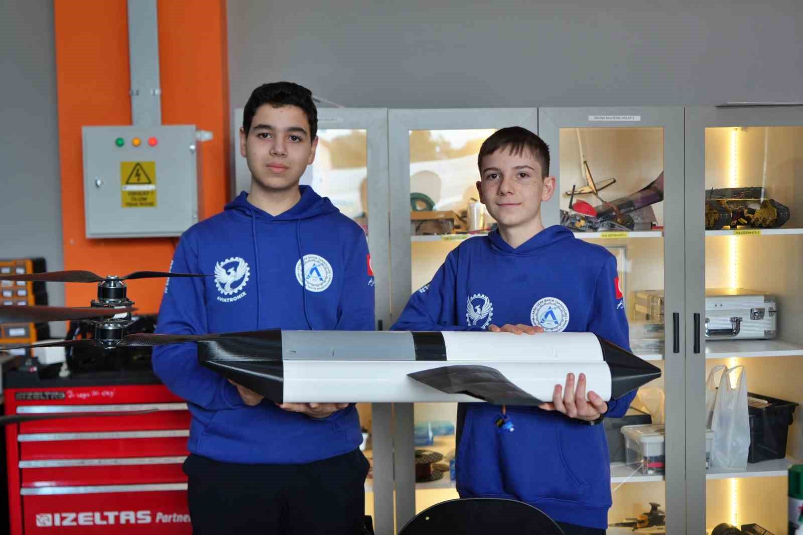 bahcesinde boeing 737 egitim ucagi ve f 4 phantom ile gelecegin havacilarini yetistiren lise 7 gJkNa7md