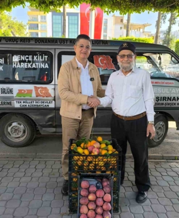 bahcesini-don-vuran-elmaci-dede-hataydan-yukledigi-mandalinalari-mehmetcige-goturmek-icin-yola-cikti-5SWRRfhC.jpg