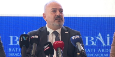 baib-baskani-ihracat-toplantisinda-rahatsizlanip-sozlerini-yarida-kesmek-zorunda-kaldi-1FiwmgVw.jpg