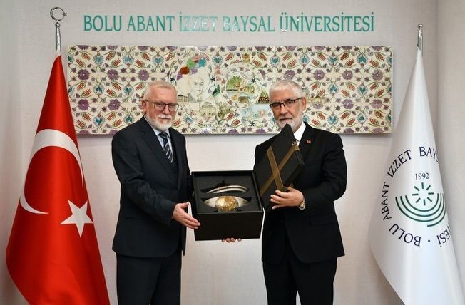 baibunun yeni rektoru prof dr faruk yigit gorevine basladi 1 ZhGFwXmF