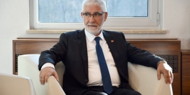 baibunun-yeni-rektoru-prof-dr-faruk-yigit-gorevine-basladi-QvTgm1SB.jpg