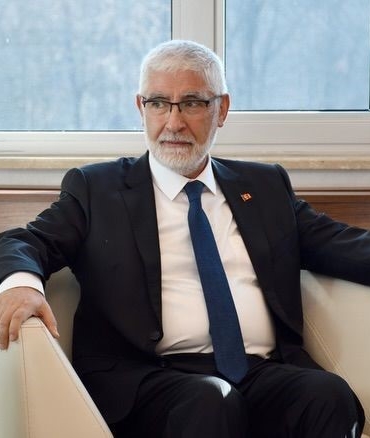 baibunun-yeni-rektoru-prof-dr-faruk-yigit-gorevine-basladi-QvTgm1SB.jpg