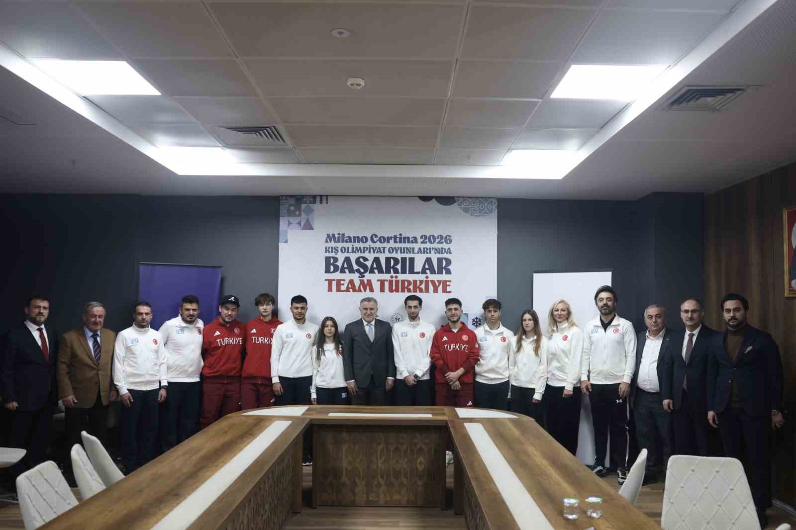Bakan Bak 2026 Kış Olimpiyatları’na katılacak milli sporcuları kabul etti 10 bakan bak 2026 kis olimpiyatlarina katilacak milli sporculari kabul etti 6 MSBkUcqM